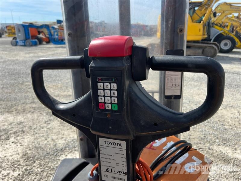 Toyota 7SM12 1200 kg Electric Pallet Jack Hand pallet trucks
