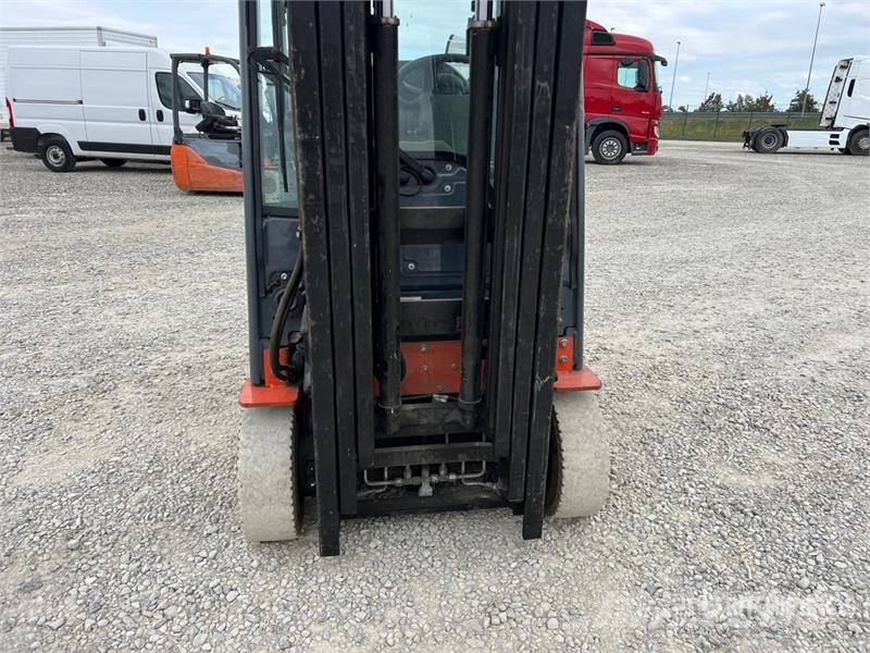 Toyota 8FBET15 1500 kg Electric Forklift Električni viličarji