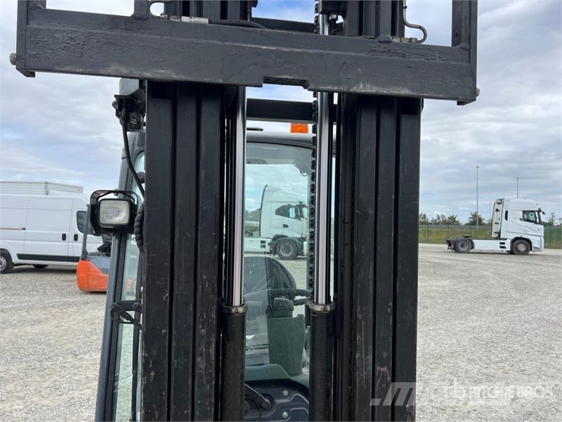 Toyota 8FBET15 1500 kg Electric Forklift Električni viličarji