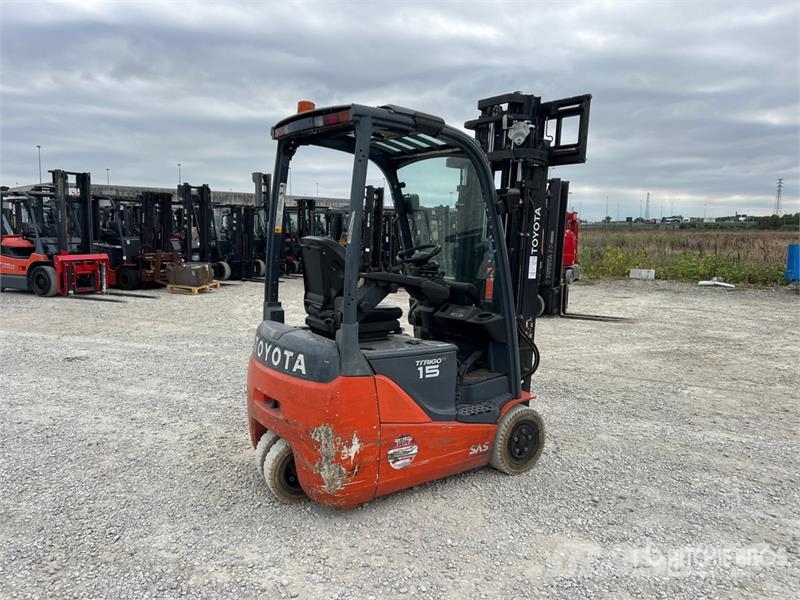 Toyota 8FBET15 1500 kg Electric Forklift Električni viličarji