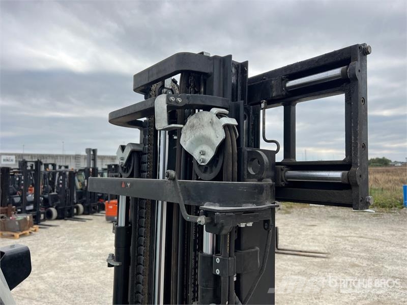 Toyota 8FBET15 1500 kg Electric Forklift Električni viličarji