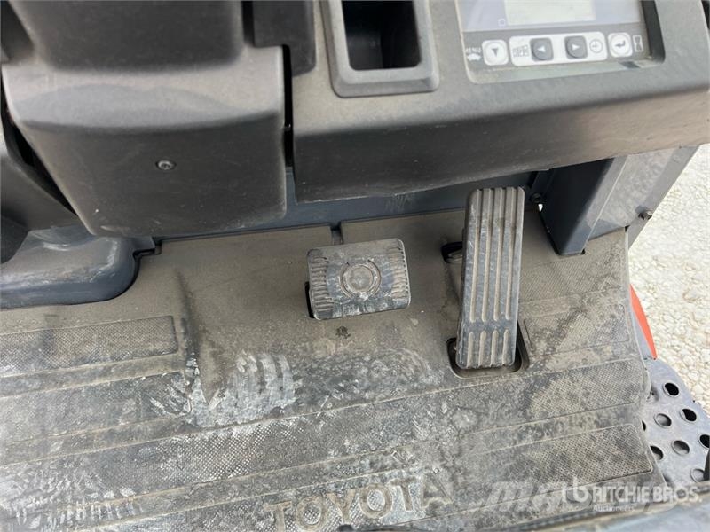 Toyota 8FBET15 1500 kg Electric Forklift Električni viličarji