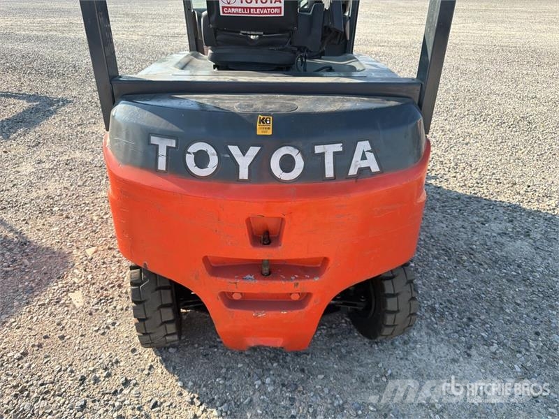 Toyota 8FBMT25 2500 kg Electric Forklift Elektrikli forkliftler