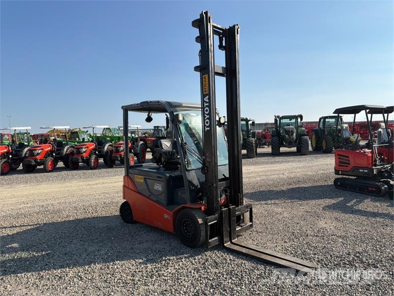 Toyota 8FBMT25 2500 kg Electric Forklift Elektrikli forkliftler