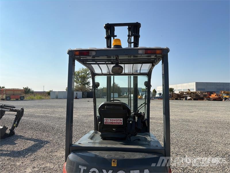 Toyota 8FBMT25 2500 kg Electric Forklift Elektrikli forkliftler