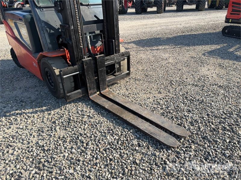 Toyota 8FBMT25 2500 kg Electric Forklift Elektrikli forkliftler