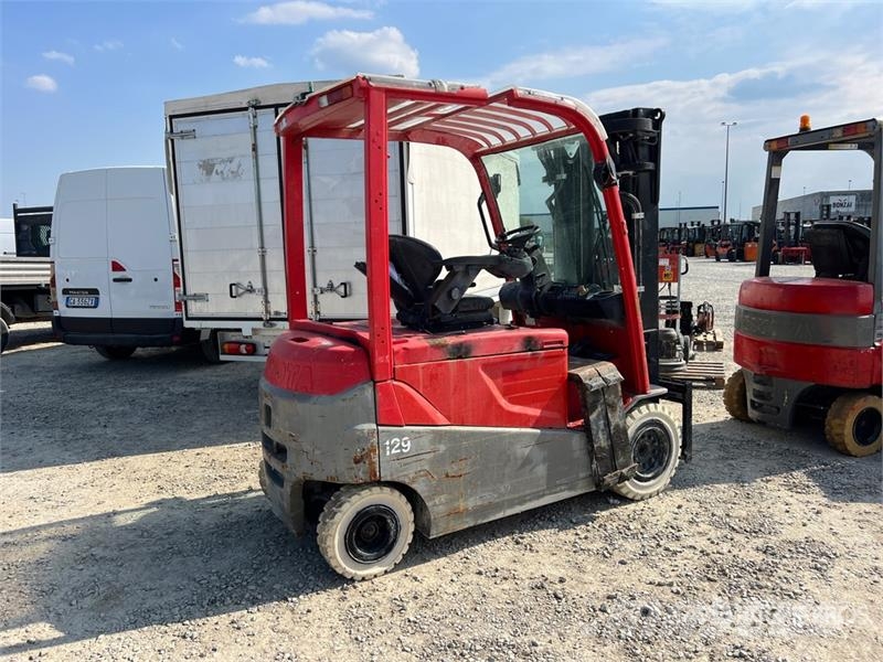 Toyota 8FBMT30 3000 kg Electric Forklift (Inoperable) شاحنات ذات رافعات شوكية تعمل بالكهرباء