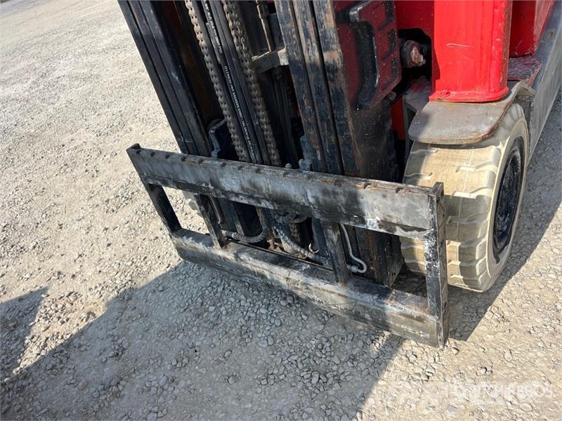 Toyota 8FBMT30 3000 kg Electric Forklift (Inoperable) شاحنات ذات رافعات شوكية تعمل بالكهرباء