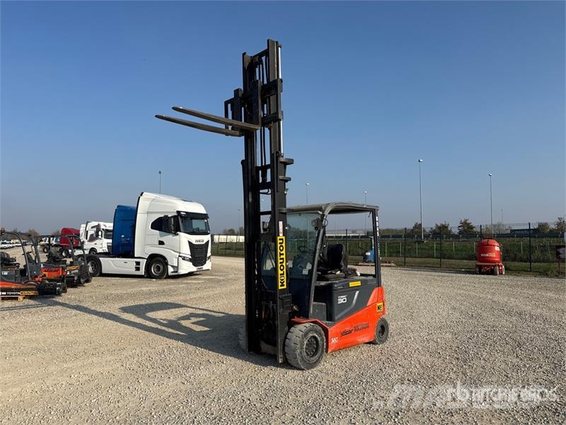 Toyota 8FBMT30 3000 kg Electric Forklift Електрически вилични кари-повдигачи