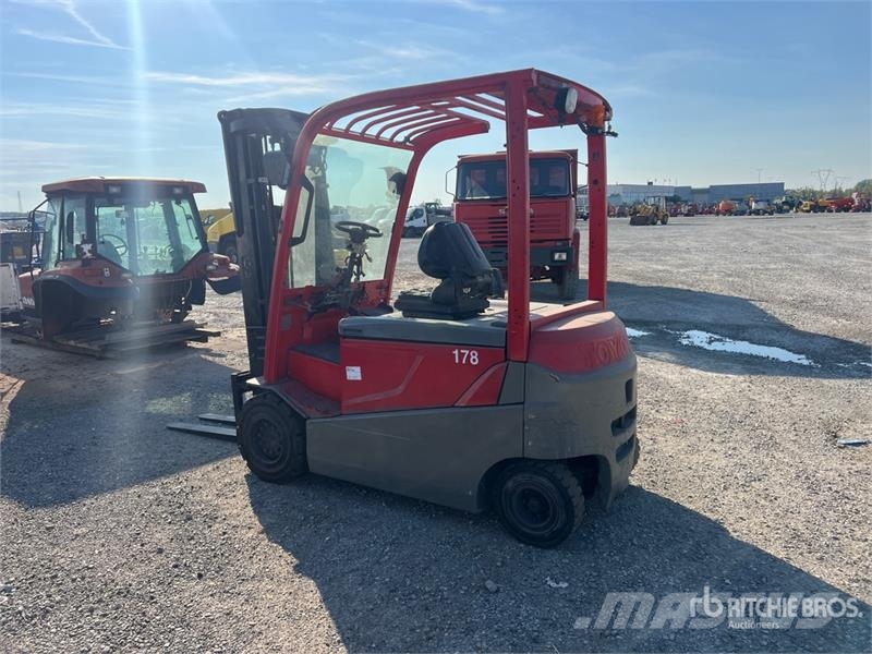 Toyota 8FBMT30 3000 kg Electric Forklift (Inoperable) Carrelli elevatori elettrici
