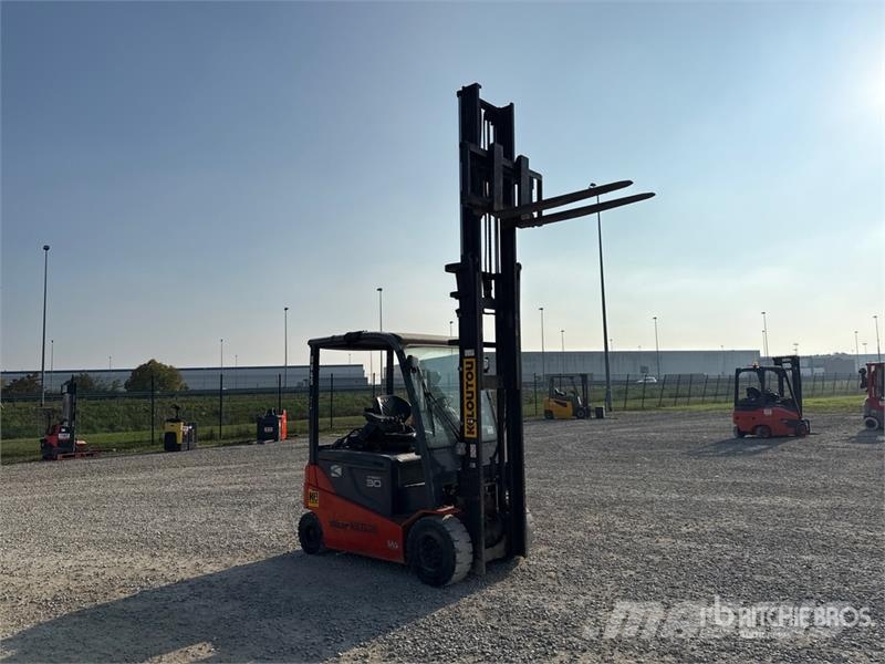 Toyota 8FBMT30 3000 kg Electric Forklift Електрически вилични кари-повдигачи