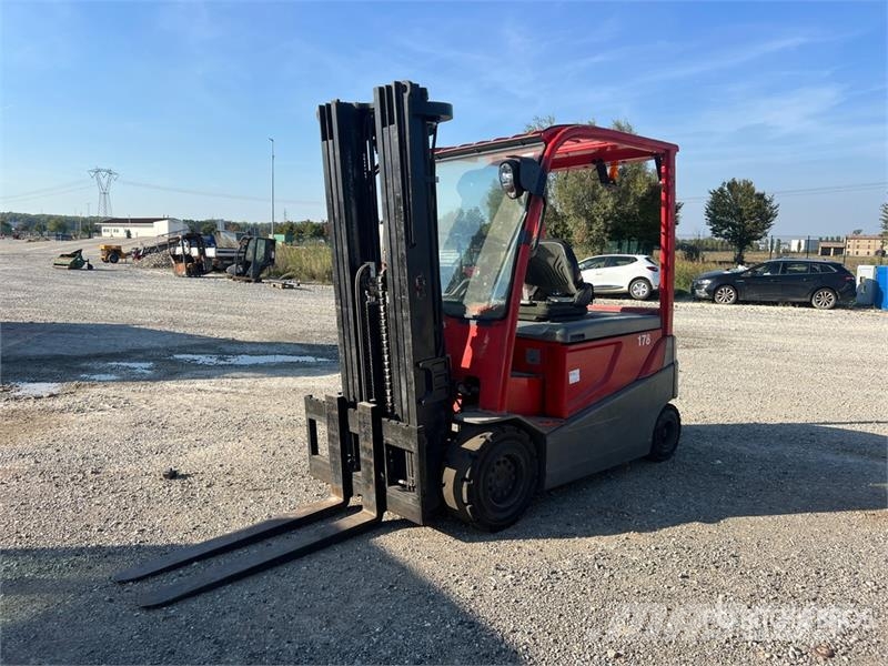 Toyota 8FBMT30 3000 kg Electric Forklift (Inoperable) Carrelli elevatori elettrici