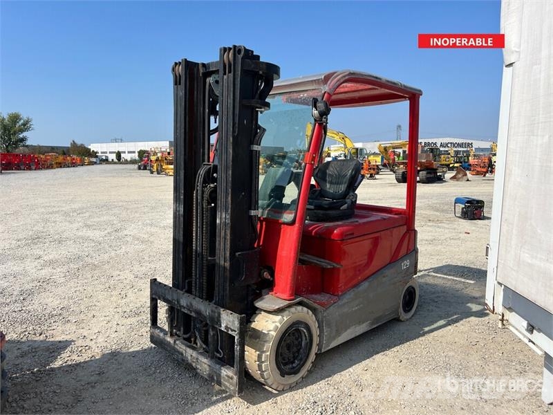 Toyota 8FBMT30 3000 kg Electric Forklift (Inoperable) شاحنات ذات رافعات شوكية تعمل بالكهرباء