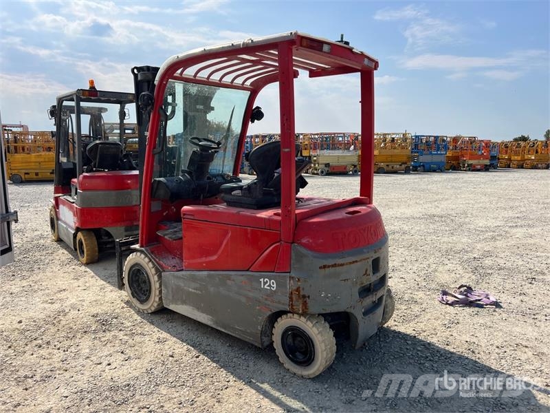 Toyota 8FBMT30 3000 kg Electric Forklift (Inoperable) Electric forklifts