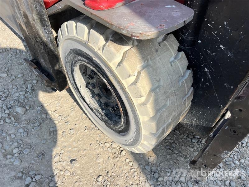 Toyota 8FBMT30 3000 kg Electric Forklift (Inoperable) شاحنات ذات رافعات شوكية تعمل بالكهرباء