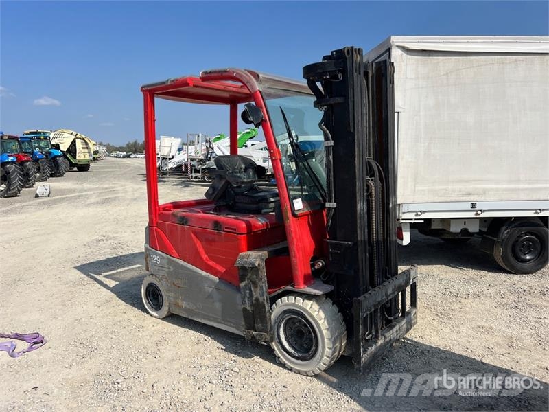 Toyota 8FBMT30 3000 kg Electric Forklift (Inoperable) شاحنات ذات رافعات شوكية تعمل بالكهرباء