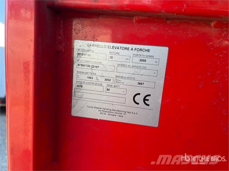 Toyota 8FBMT30 3000 kg Electric Forklift (Inoperable) Carrelli elevatori elettrici