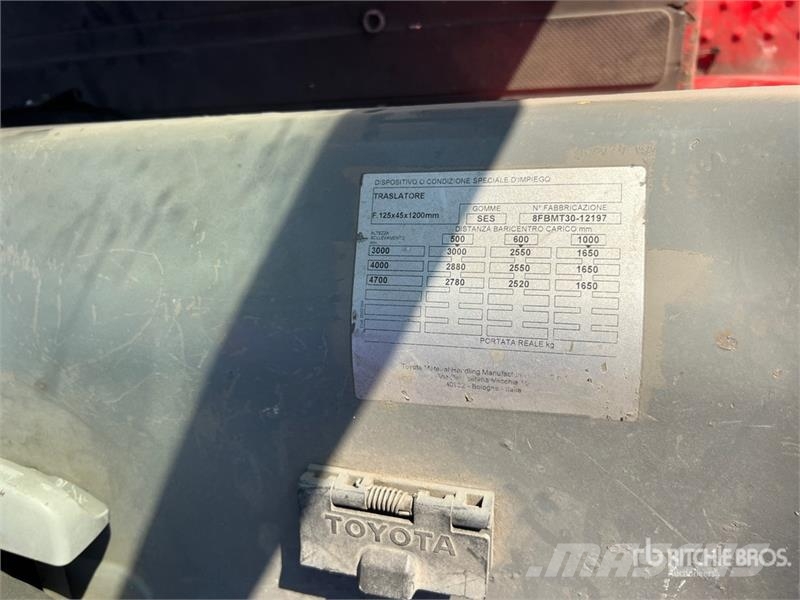 Toyota 8FBMT30 3000 kg Electric Forklift (Inoperable) Carrelli elevatori elettrici