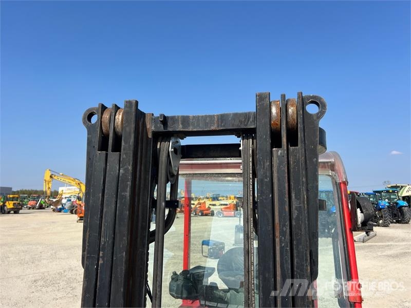 Toyota 8FBMT30 3000 kg Electric Forklift (Inoperable) شاحنات ذات رافعات شوكية تعمل بالكهرباء