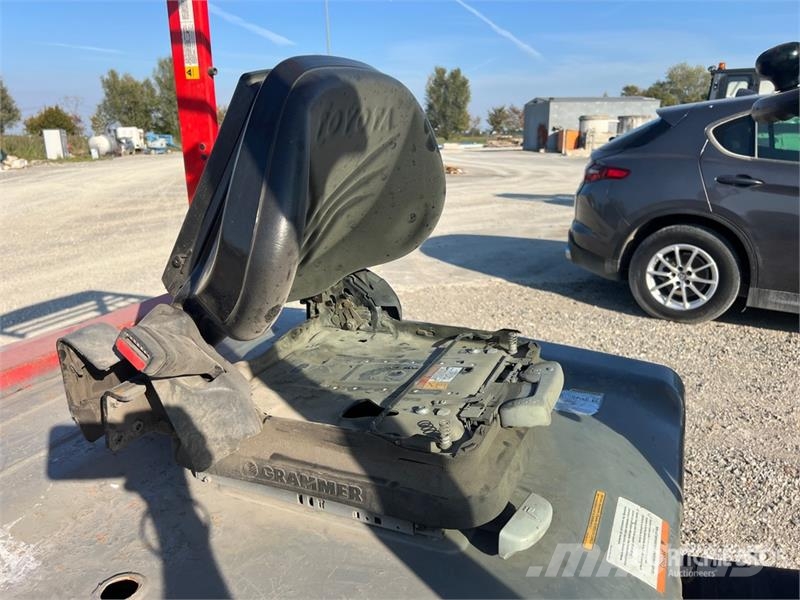Toyota 8FBMT30 3000 kg Electric Forklift (Inoperable) Carrelli elevatori elettrici
