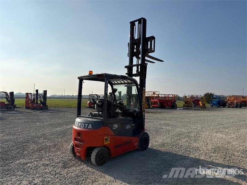 Toyota 8FBMT30 3000 kg Electric Forklift Електрически вилични кари-повдигачи