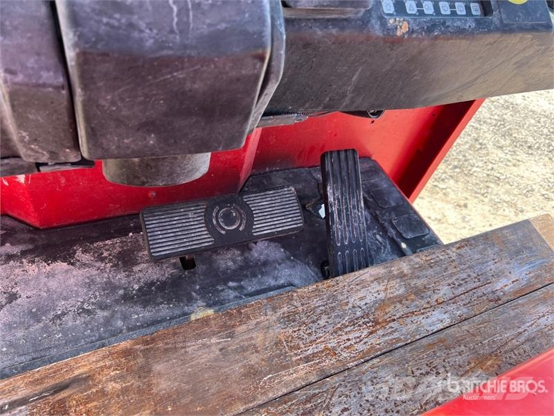 Toyota 8FBMT30 3000 kg Electric Forklift (Inoperable) شاحنات ذات رافعات شوكية تعمل بالكهرباء