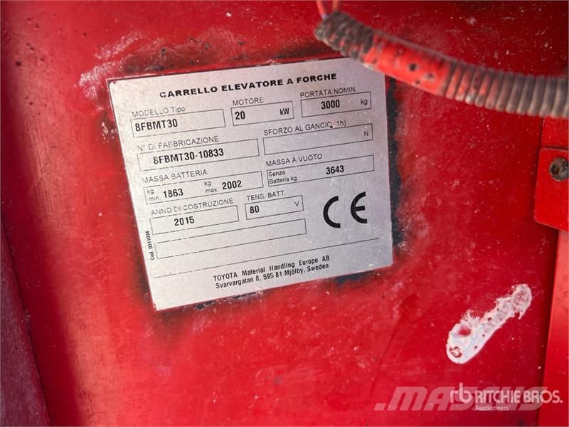 Toyota 8FBMT30 3000 kg Electric Forklift (Inoperable) شاحنات ذات رافعات شوكية تعمل بالكهرباء