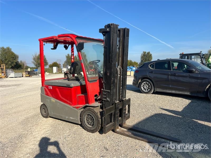 Toyota 8FBMT30 3000 kg Electric Forklift (Inoperable) Carrelli elevatori elettrici