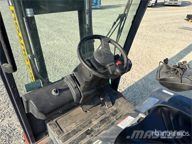 Toyota 8FBMT30 3000 kg Electric Forklift Електрически вилични кари-повдигачи