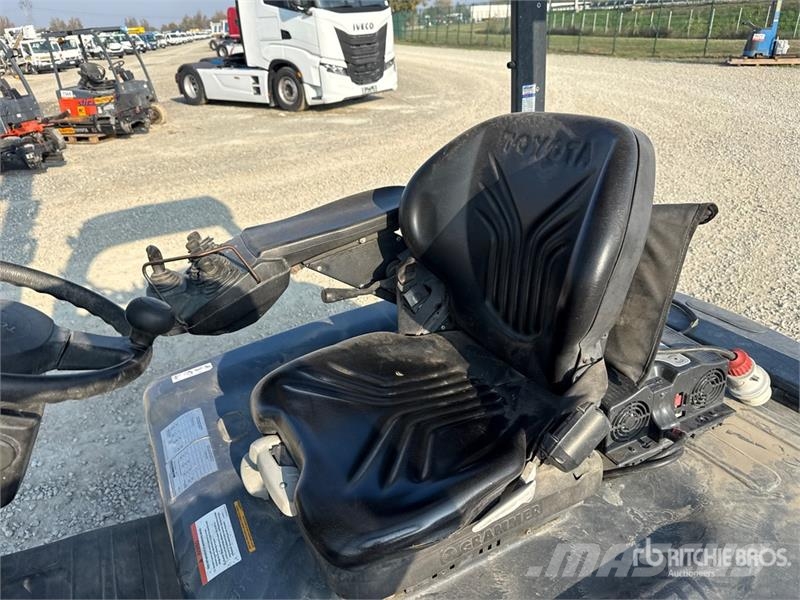 Toyota 8FBMT30 3000 kg Electric Forklift Електрически вилични кари-повдигачи