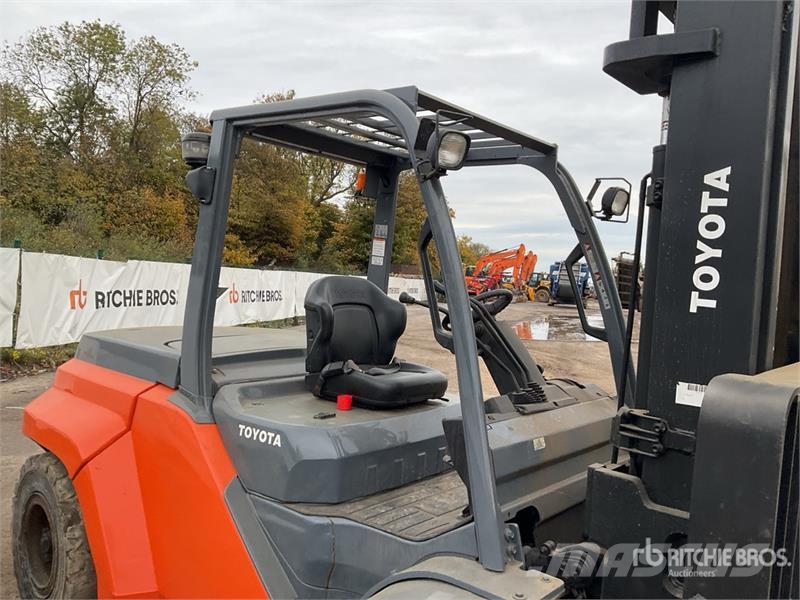 Toyota 8FD600 6000 kg Forklift شاحنات ذات رافعات شوكية - أخرى