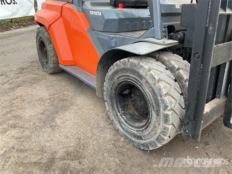 Toyota 8FD600 6000 kg Forklift شاحنات ذات رافعات شوكية - أخرى