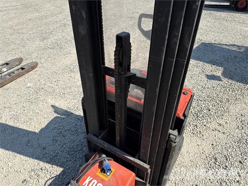 Toyota 8SM12 1200 kg Electric Stacker Zelfrijdende stapelaars
