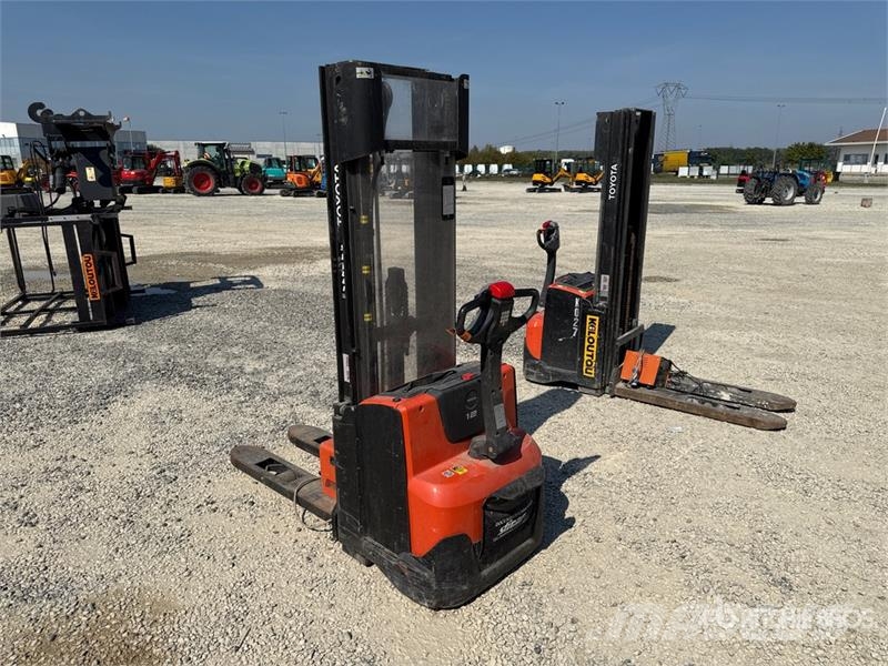 Toyota 8SM12 1200 kg Electric Stacker Zelfrijdende stapelaars