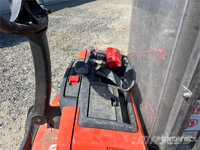 Toyota 8SM12 1200 kg Electric Stacker Apiladores eléctricos autopropulsados