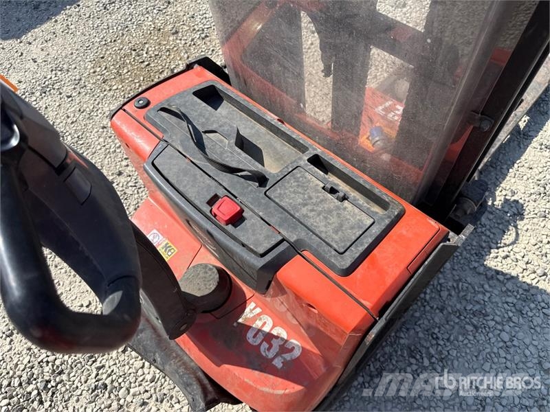 Toyota 8SM12 1200 kg Electric Stacker Zelfrijdende stapelaars