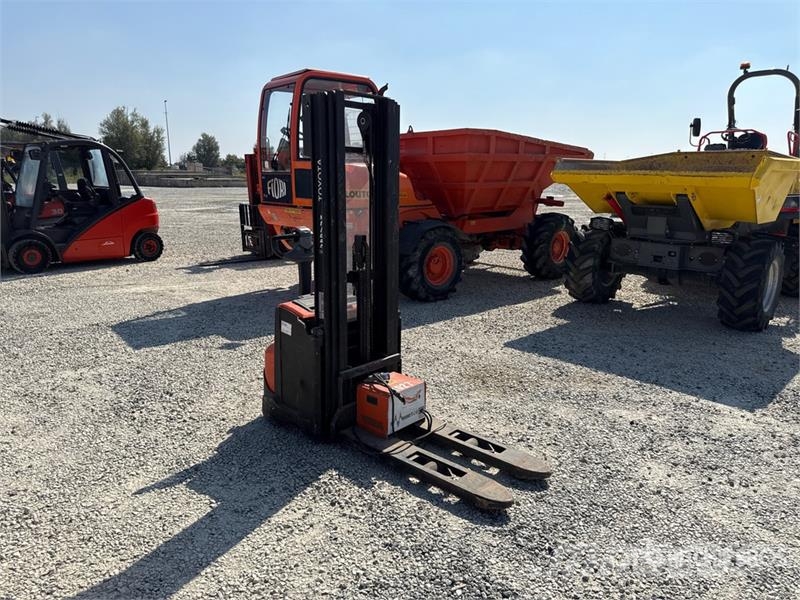 Toyota 8SM12 1200 kg Electric Stacker Zelfrijdende stapelaars