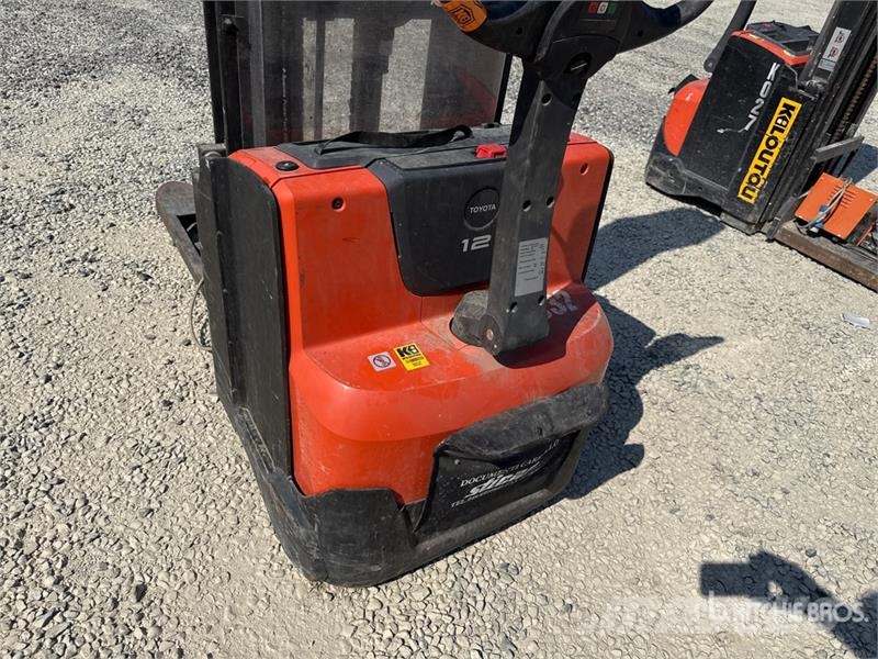 Toyota 8SM12 1200 kg Electric Stacker Zelfrijdende stapelaars