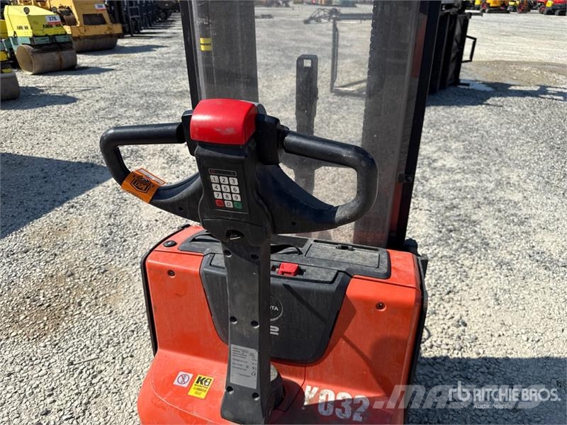 Toyota 8SM12 1200 kg Electric Stacker Zelfrijdende stapelaars