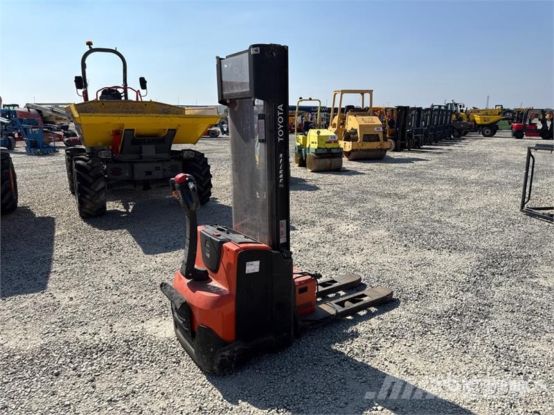 Toyota 8SM12 1200 kg Electric Stacker Zelfrijdende stapelaars