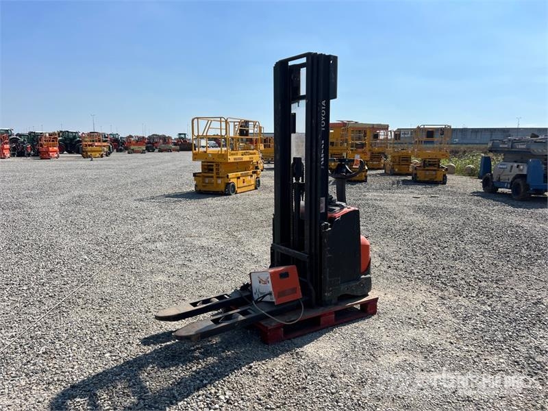 Toyota 8SM12 1200 kg Electric Stacker Apiladores eléctricos autopropulsados