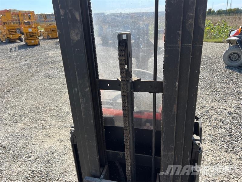 Toyota 8SM12 1200 kg Electric Stacker Apiladores eléctricos autopropulsados