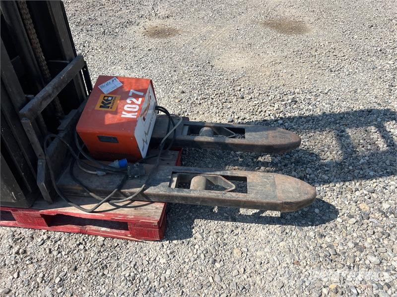 Toyota 8SM12 1200 kg Electric Stacker Apiladores eléctricos autopropulsados