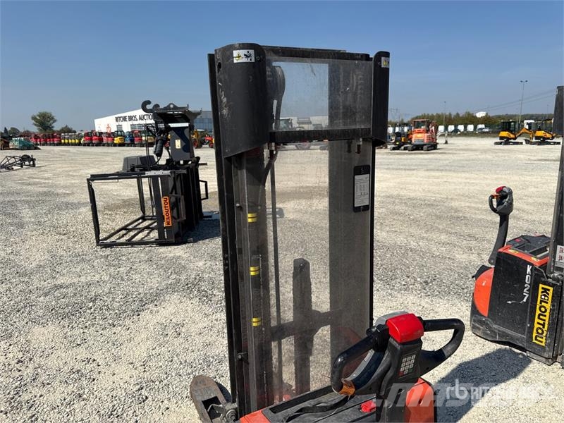 Toyota 8SM12 1200 kg Electric Stacker Zelfrijdende stapelaars