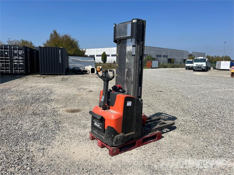 Toyota 8SM12 1200 kg Electric Stacker Apiladores eléctricos autopropulsados