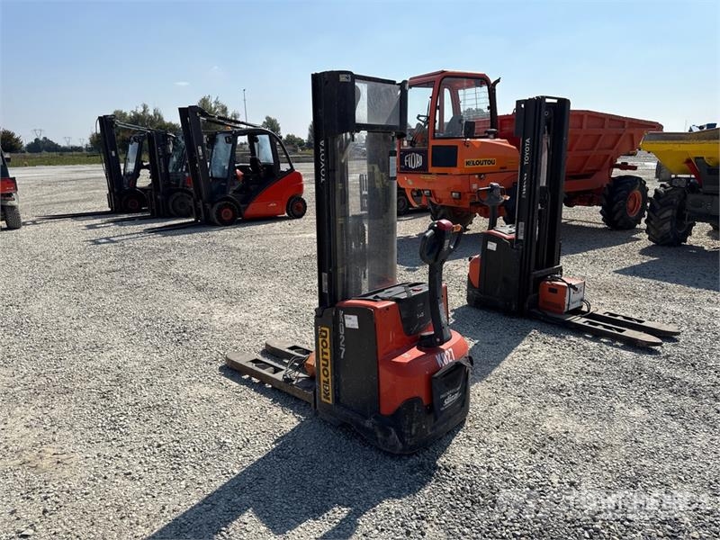 Toyota 8SM14 1400 kg Electric Stacker Zelfrijdende stapelaars