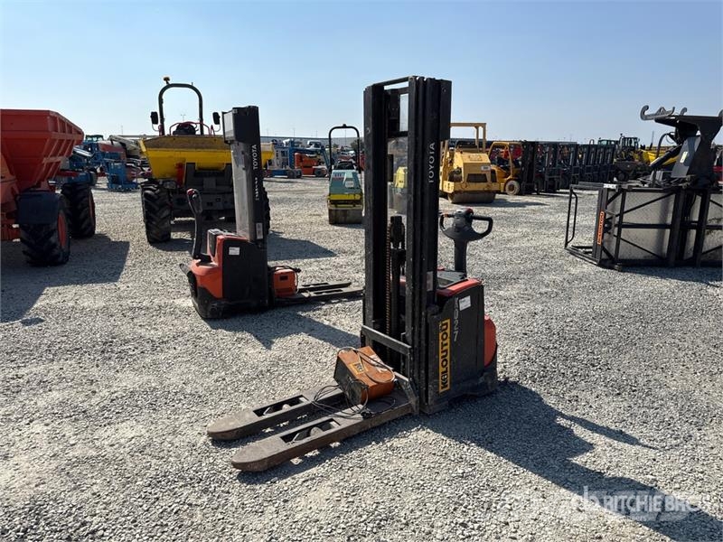 Toyota 8SM14 1400 kg Electric Stacker Zelfrijdende stapelaars
