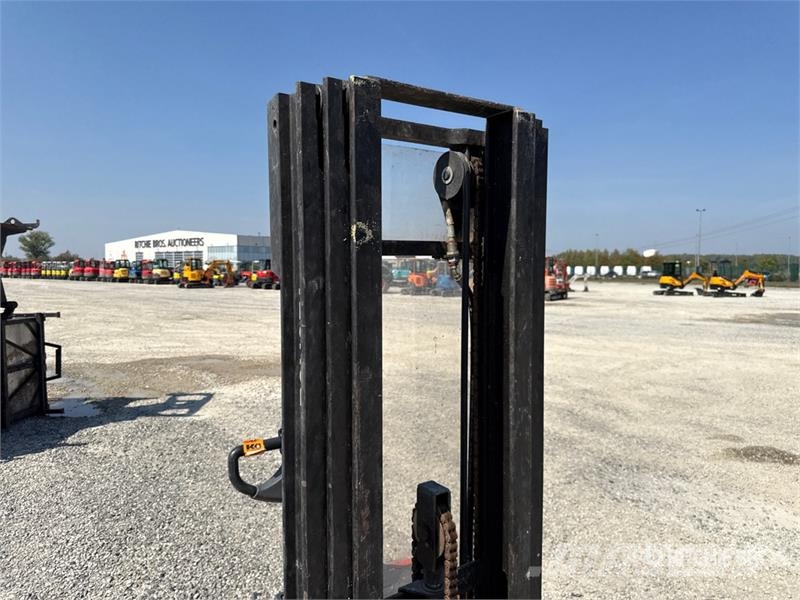 Toyota 8SM14 1400 kg Electric Stacker Zelfrijdende stapelaars
