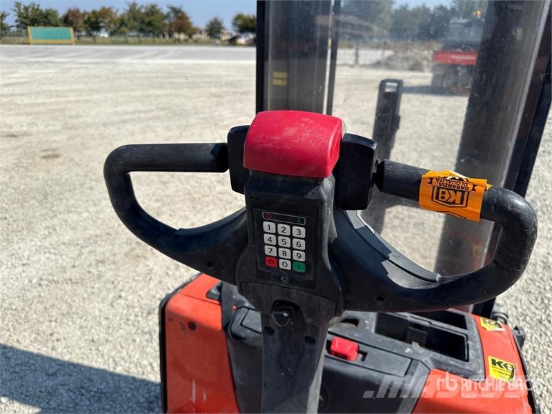 Toyota 8SM14 1400 kg Electric Stacker Zelfrijdende stapelaars