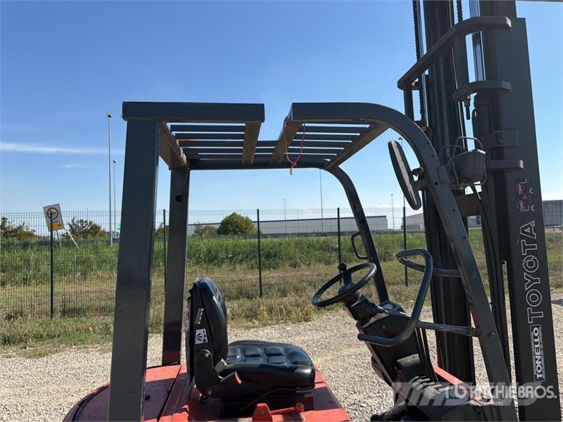 Toyota FBMF16 1600 kg Electric Forklift Electric forklifts